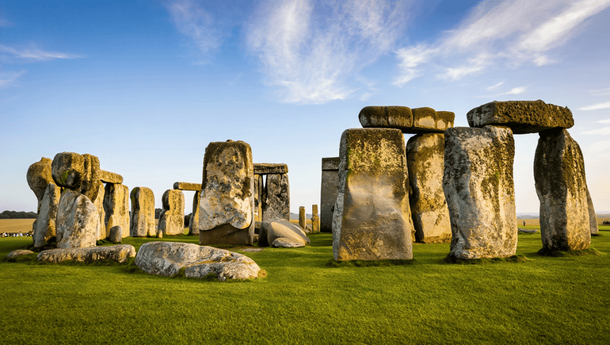 How Ancient People Moved a 6-Ton Stone 700 Kilometers to Stonehenge
