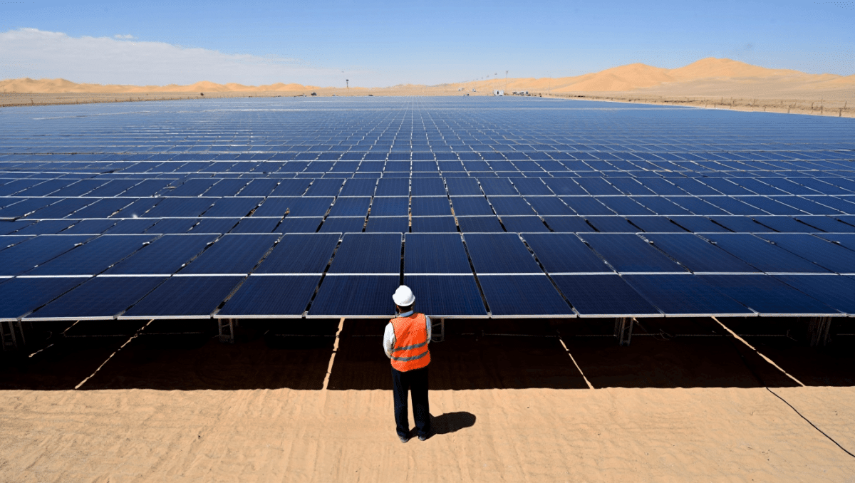 Cina, il giacimento petrolifero di Tarim punta sul solare: nel deserto del Taklamakan mega impianti fotovoltaici da gigawatt