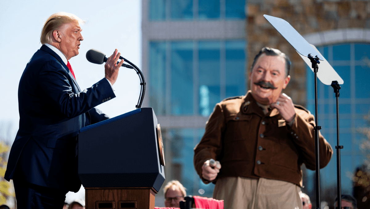 Trump interroga l’avatar di Roosevelt: la risposta sorprende durante l’inaugurazione della Presidential Library