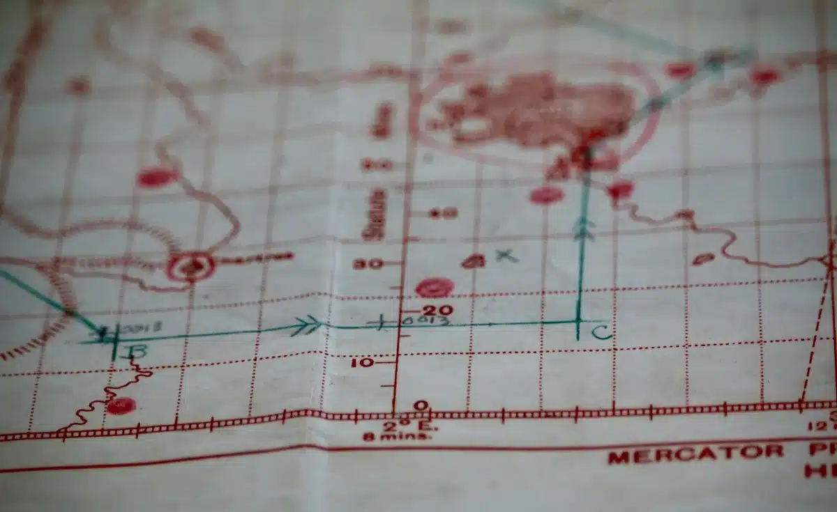 Mappa con zona di sicurezza e perimetro di restrizione marittimo e aereo