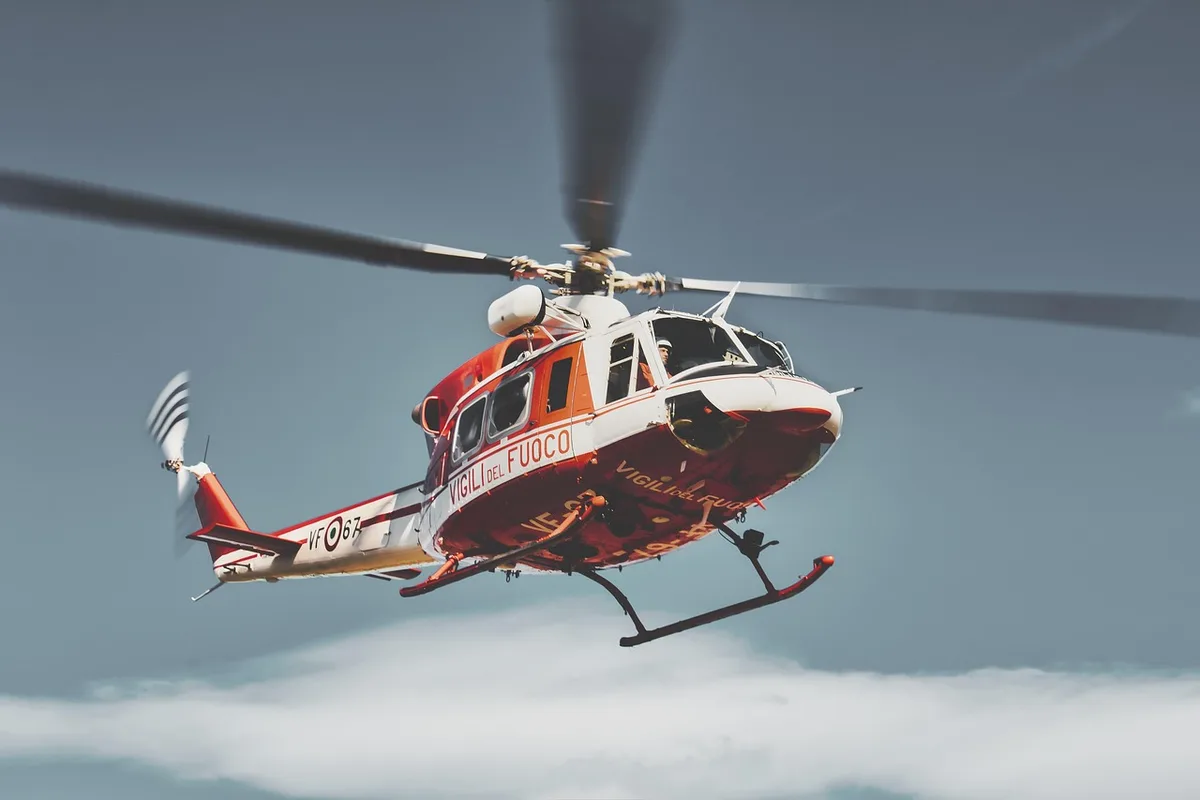 Operazioni di soccorso e ricerca tra i detriti dell'alluvione in Nepal