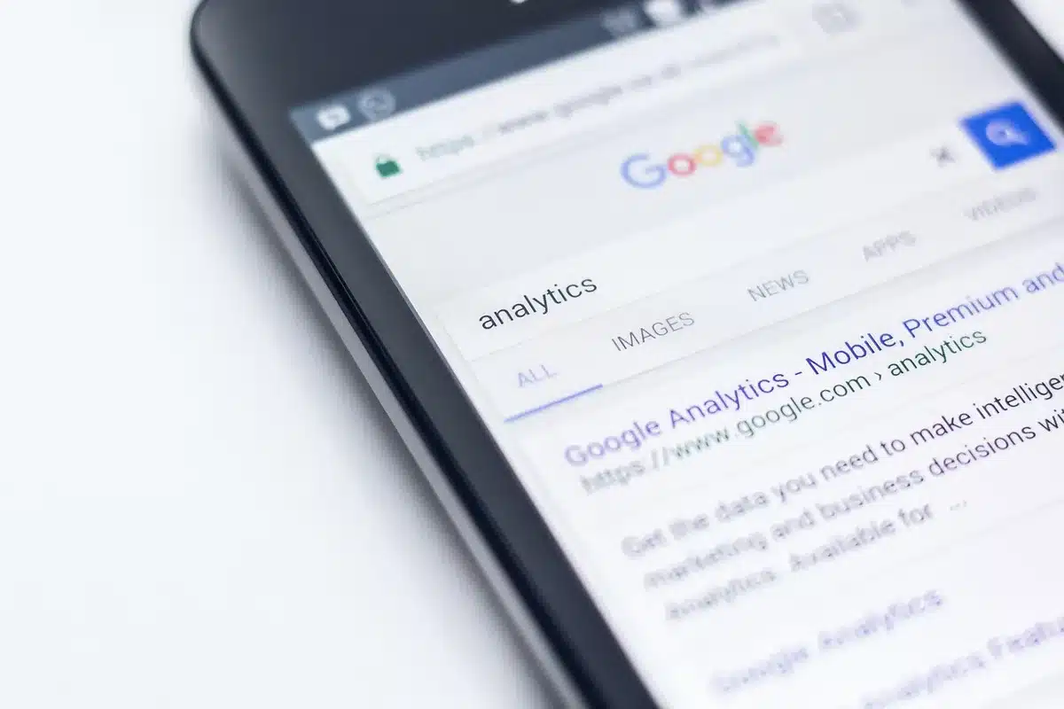 Test di velocità di una pagina web su dispositivo mobile con grafici