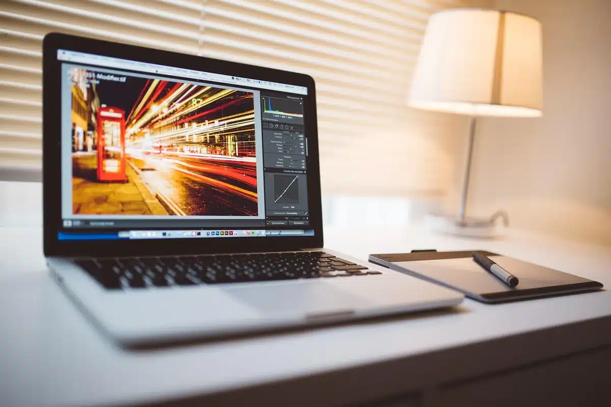 Schermo con gallerie fotografiche online aperte